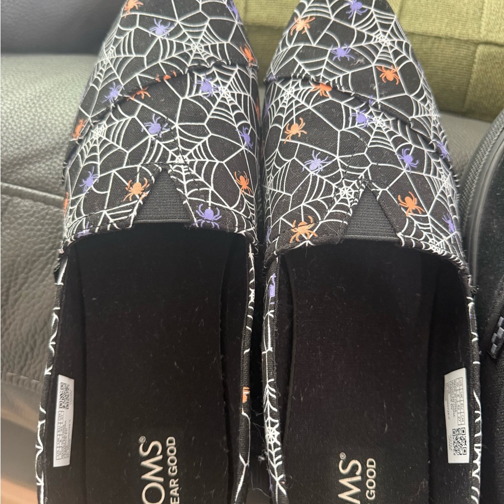TOMS Black and White Flats with Spider Web Design